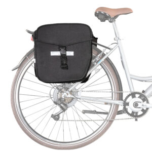 Galano Fahrradtasche Doppelpacktasche Gepäckträgertasche Gepäckträger Tasche Fahrrad Die Galano Fahrradtasche für den Gepäckträger bietet mit zwei großen Hauptfächern und einem kleinen Innenfach viel Stauraum für Gepäck oder Einkäufe. Dank Befestigung per Klettverschluss ist die Tasche unabhängig von festgelegten Befestigungssystemen und mit jedem Gepäckträger kompatibel. Der robuste Stoff schützt den Inhalt auch vor Wasser. Dank Tragegriff kann die Gepäckträgertasche bequem auch von Hand getragen werden. Außen an der Fahrrad Tasche sind reflektierende Elemente angebracht