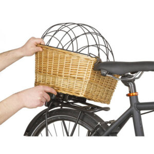 Der M-Wave Fahrradkorb für Haustiere aus echtem Weidengeflecht wird einfach werkzeuglos auf dem Gepäckträger hinten montiert