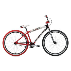 Das SE Bikes Big Ripper Chicago ist ein beeindruckendes BMX Bike mit auffälligem Design und hochwertigen Komponenten. Mit dieser limitierten Edition soll die Stadt Chicago im Bundesstaat Illinois als Mittelpunkt der Sportwelt gewürdigt werden. Der robuste Aluminium Rahmen mit hoher Steifigkeit